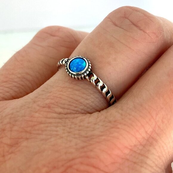 Sterling Silver 925 Dainty Round Blue Lab Created Opal Chain Band Ring Sz 5 - Picture 4 of 16